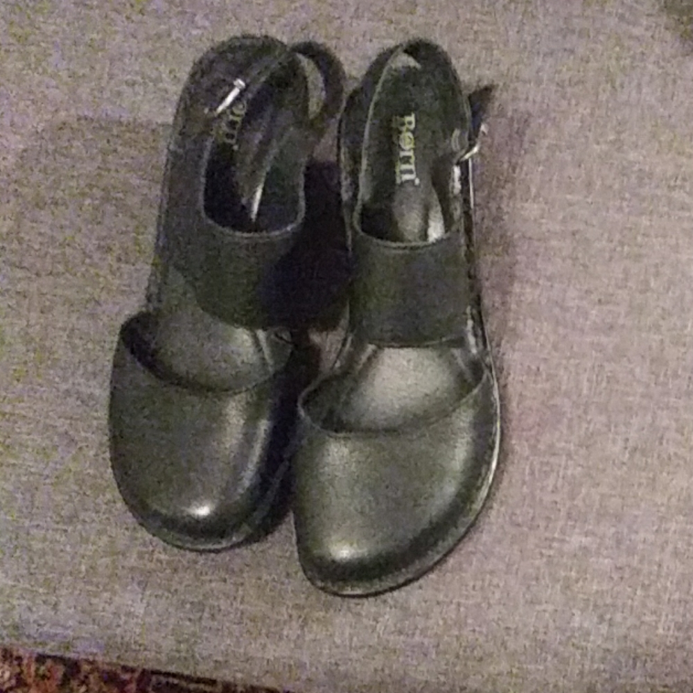 NWOT BORN Brand Slingback Shoes. 8 Med